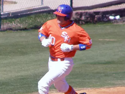 Baseball splits doubleheader at San Marcos