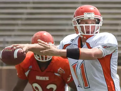Offense rolls up 492 yards in Orange-White game