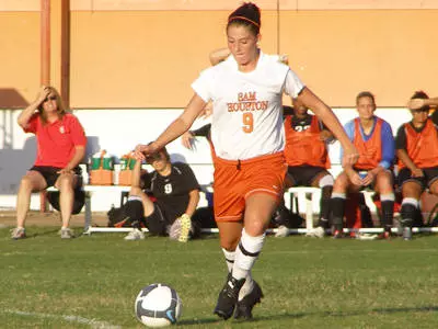 Soccer shuts out Navarro 4-0