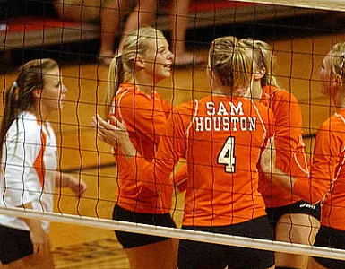 Volleyball win streak continues over UTSA