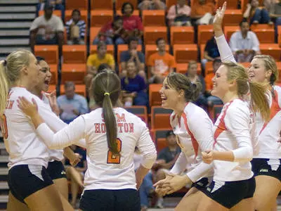 Volleyball to face alumni in exhibition Sunday
