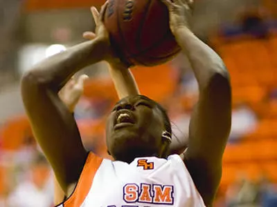 Women host defending champ UTA Saturday