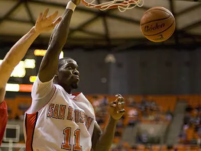 Men's basketball hosts UTSA Wednesday