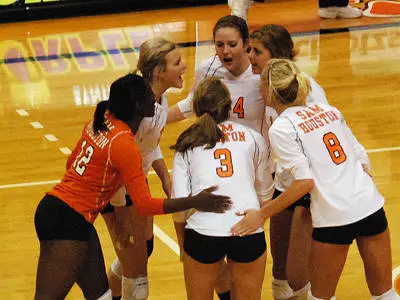 Volleyball defeats Southeastern La in three