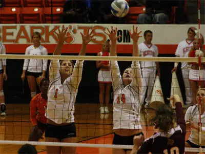 Volleyball blasts Bobcats in four