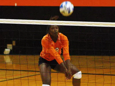 UTA downs Kat volleyballers in four games