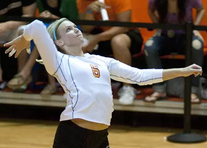 Volleyball rolls over Lamar in three sets Thursday
