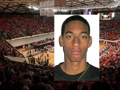 Michael Holyfield signs with men's basketball