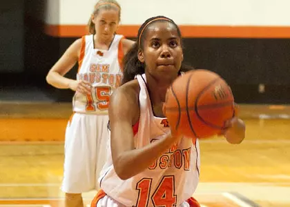 Women's basketball hosts North Texas Tuesday