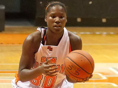 Sequeena Thomas leads women to 67-55 victory