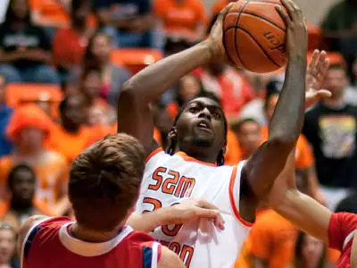 Men's basketball faces FIU Saturday night
