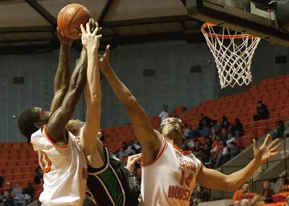 Late rally powers Kats past FIU 74-71 Saturday