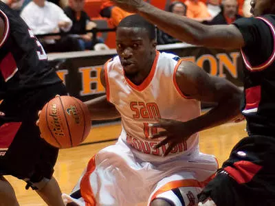 Basketball to battle Air Force Tuesday