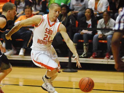 Men's basketball hosts UH in clash of 2010 March Madness teams