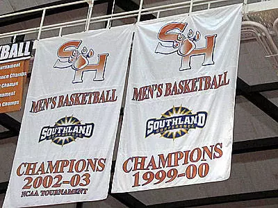 Championship banner ceremony highlights UNT game Wednesday