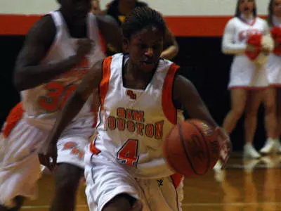 Women host UTSA Saturday