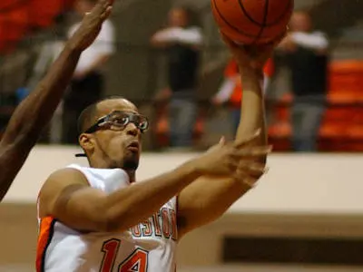 Men's basketball knocks off UTSA 73-67