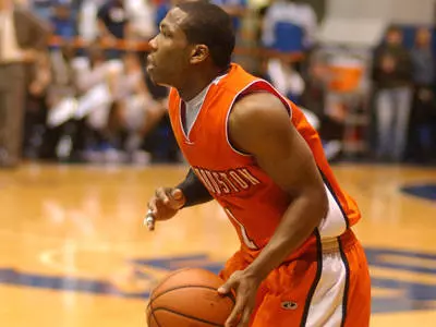 Men's basketball travels to Northwestern State Wednesday