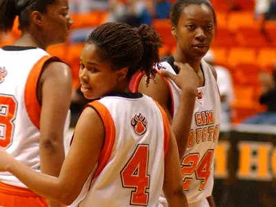Women's basketball hosts Lamar on Think Pink night