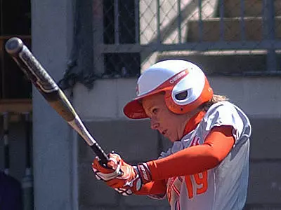 Softball drops doubleheader to NSU 10-7, 1-0