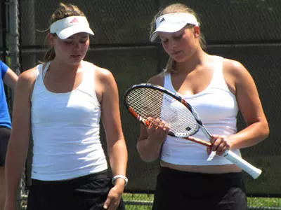 Lamar downs Kats 6-1 in tennis Saturday