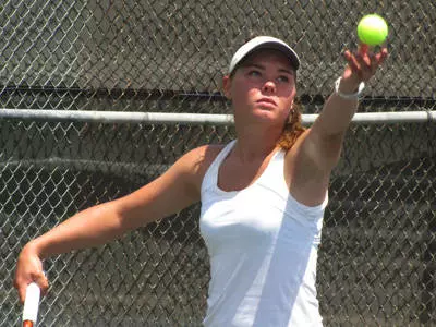 Women's tennis downs SFA 4-3 in final regular season match