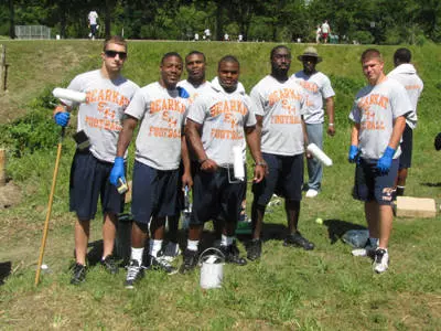 Football team lends a hand to Huntsville community