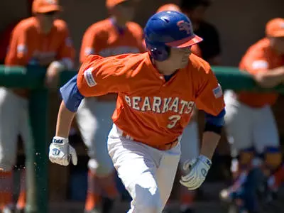 Islanders defeat baseball 9-4 Friday afternoon