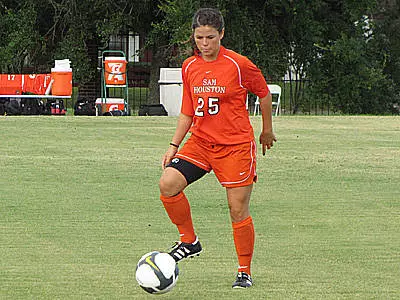 Women's soccer blasts Nicholls 5-1