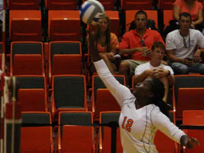 Volleyball hosts Islanders in crucial match Thursday
