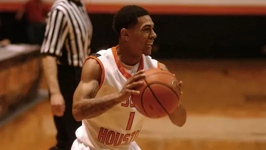 Title defense begins at UTSA