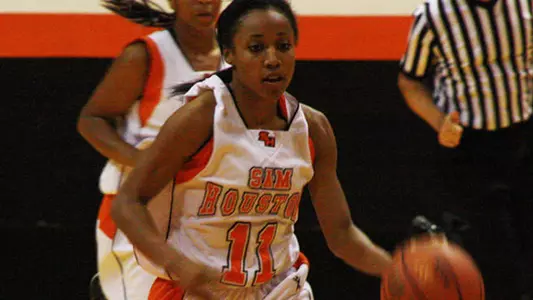 Women trip UTA 67-53 to go 2-0 in conference