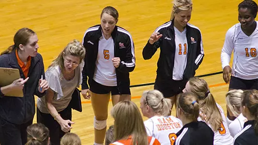 Volleyball hosts UTA
