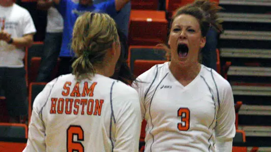 Volleyball mauls Mavericks in three