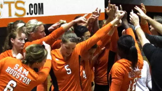 Seniors lead Kats to 5-set win