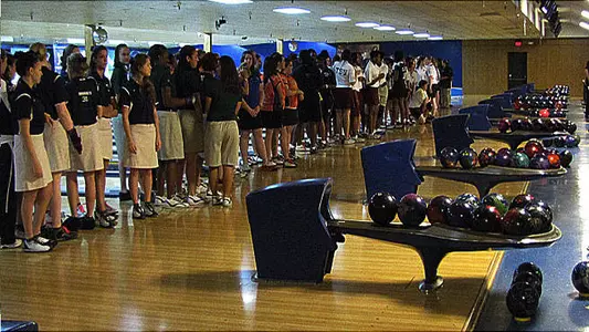 Bowlers go 5-0 on tournament first day