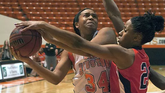 Women rally for 53-50 victory