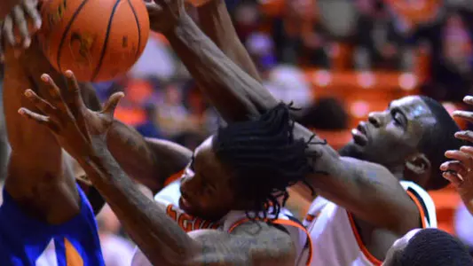 Crow, Pevehouse lead men to 75-67 win