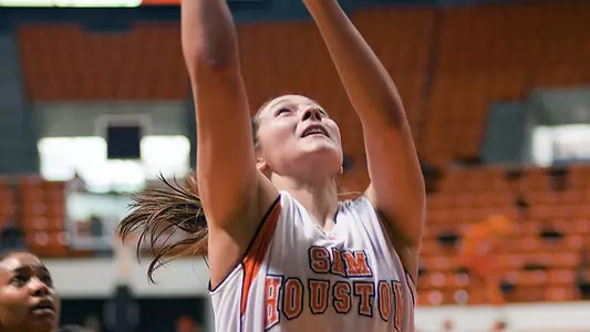 Martin, Thomas lead women to 66-54 win