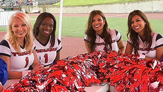 Texans Cheerleaders Returning To Bowers