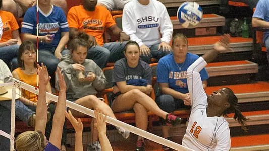 Volleyball win streak continues