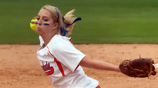 Softball sweeps doubleheader
