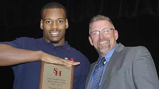 Preston Sanders named men's Indoor MVP