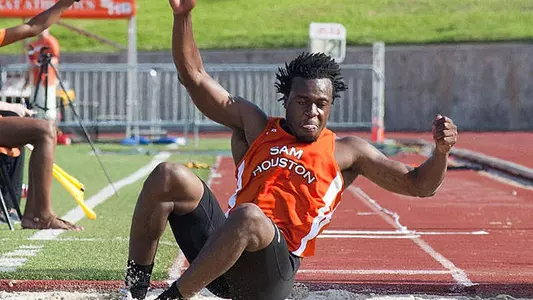 Two Kats Advance In NCAA West Meet
