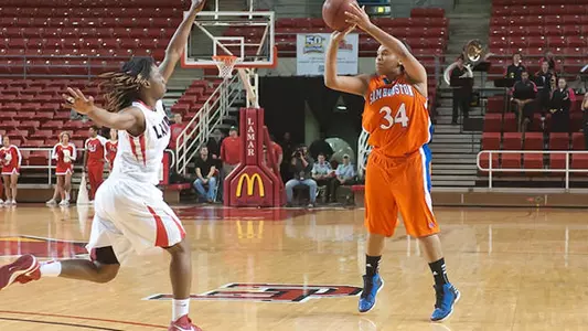 Women slip past Lamar 59-57 Thursday