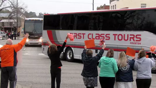 Huntsville Fans Give Bearkats Frisco Sendoff