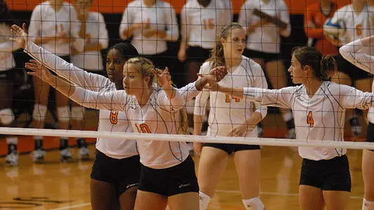 Volleyball Hosts UNO Thursday Night