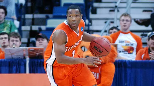 Ashton Mitchell Signs in Czech Republic