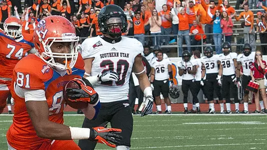 Kats roll up 531 yards in 51-20 playoff win