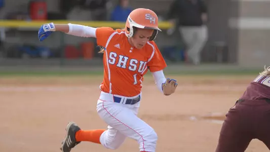 Softball Heads To Corpus Christi This Weekend